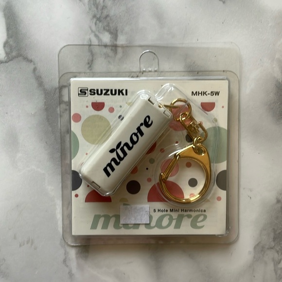 SUZUKI mini harmonica minore 5 hole 10 sound MHK-5W White NEW from Japan - Picture 2 of 3